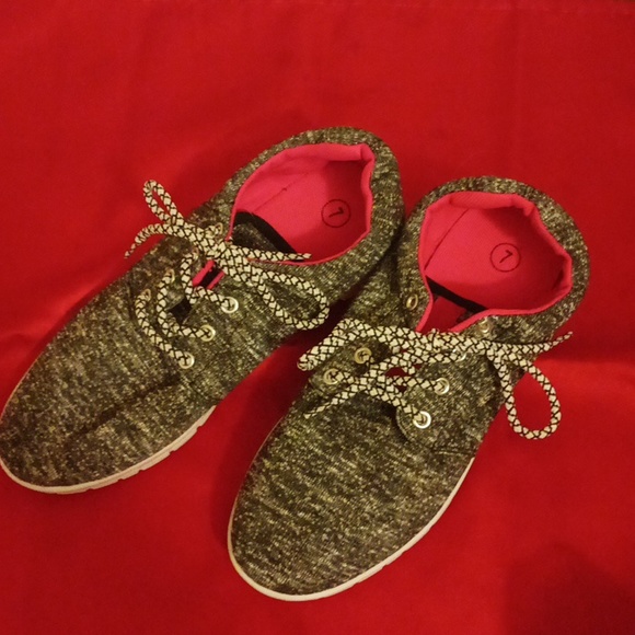 Shoes - Picture 2 of 3